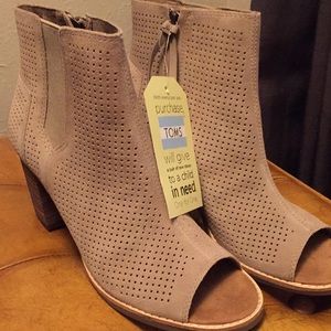 Brand new Toms peep toe